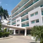 Vista directa al mar con amplia terraza y 3 habitaciones