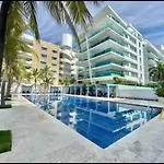 Vista directa al mar con amplia terraza y 3 habitaciones