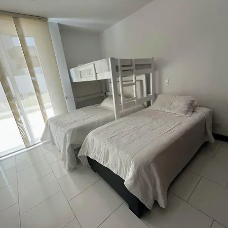 Vista Directa Al Mar Con Amplia Terraza Y 3 Apartamento
