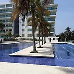 Vista Directa Al Mar Con Amplia Terraza Y 3 Habitaciones