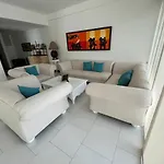 Vista Directa Al Mar Con Amplia Terraza Y 3 Habitaciones