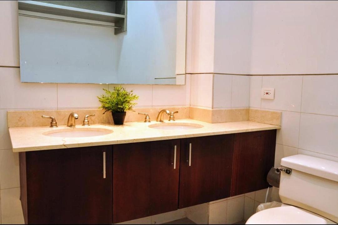 Vista Directa Al Mar Con Amplia Terraza Y 3 Apartamento *
