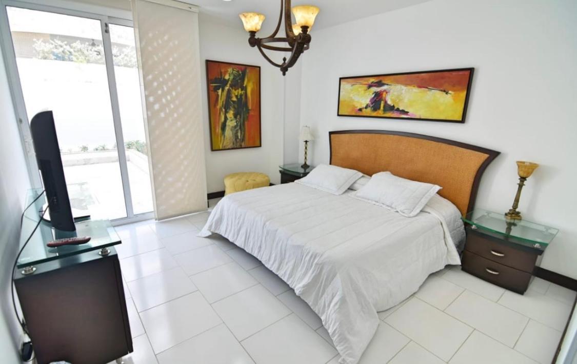 Vista Directa Al Mar Con Amplia Terraza Y 3 Apartamento *