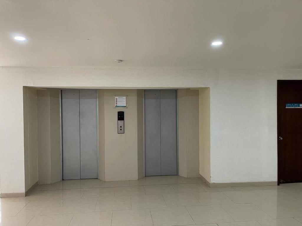 Vista Directa Al Mar Con Amplia Terraza Y 3 Apartamento *