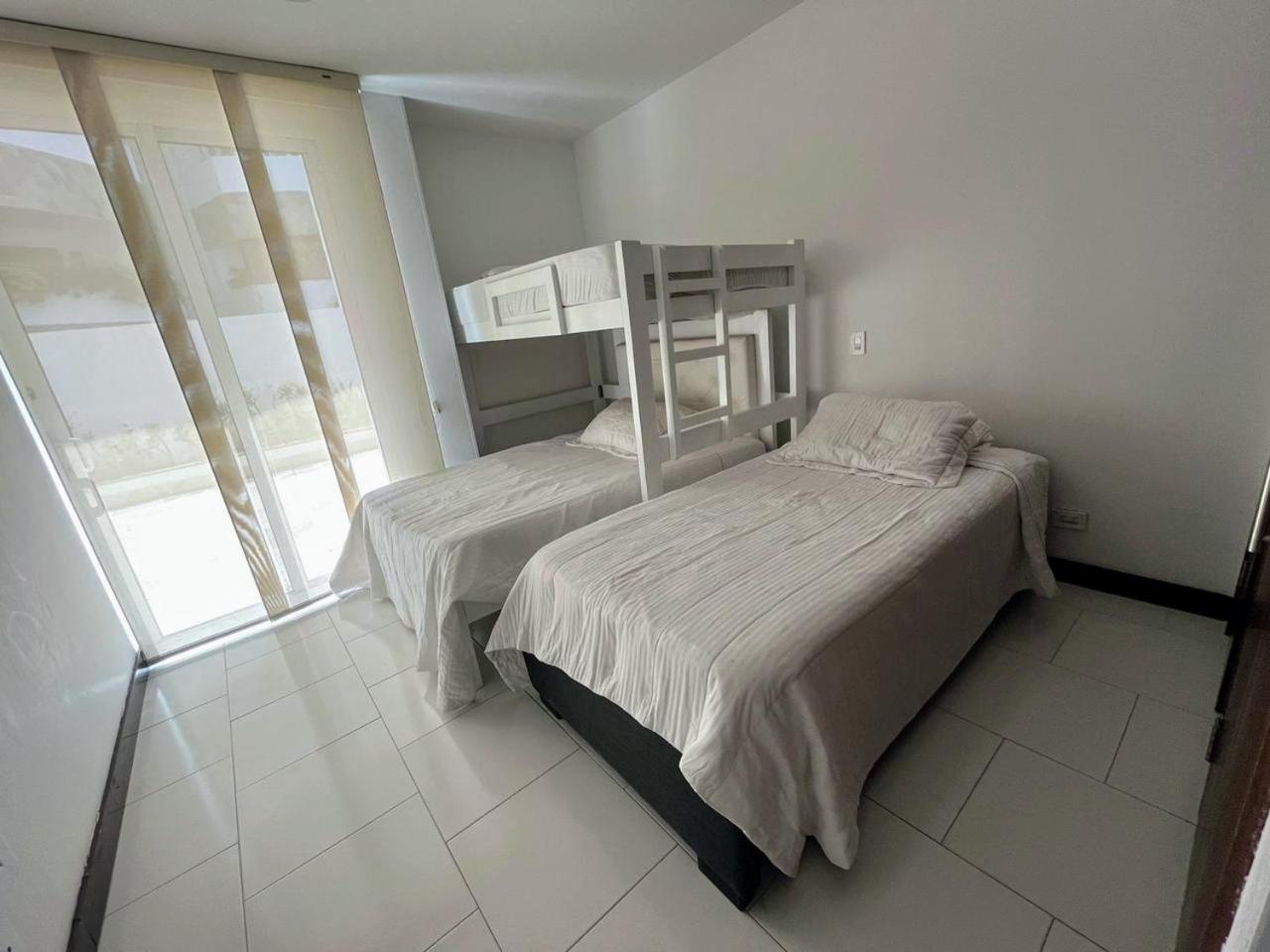 Vista Directa Al Mar Con Amplia Terraza Y 3 Apartamento