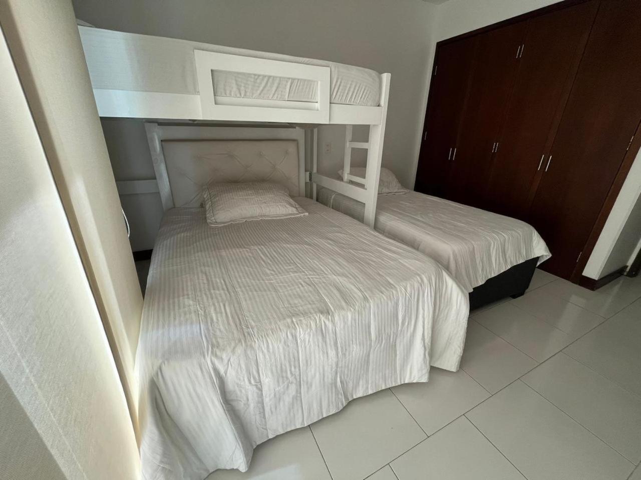 Apartamento Vista Directa Al Mar Con Amplia Terraza Y 3 *